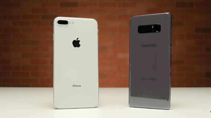 iPhone 8 Plus và Galaxy Note 8 là 2 điện thoại xuất sắc nhất thị trường hiện nay. Ảnh: Vietnamnet