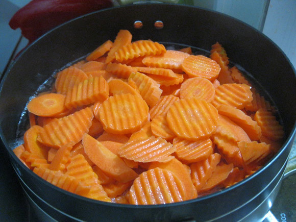 Cách làm mứt cà rốt không cần nước vôi thì cần có phèn chua. Ảnh: Internet