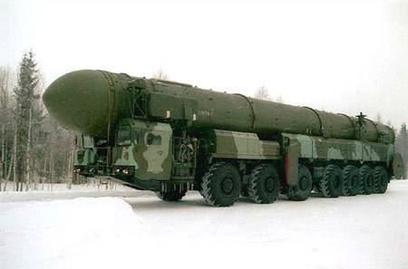 Tên lửa đạn đạo xuyên lục địa Topol RS-12M của quân đội Nga. Ảnh: RT