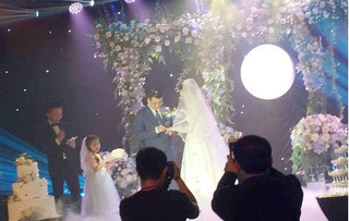 BTV Quang Minh xúc động nghẹn ngào trong lễ cưới