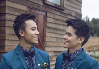 Nhân chuyện Đào Bá Lộc, ngưỡng mộ tình đồng giới của John Huy Trần và bạn trai 