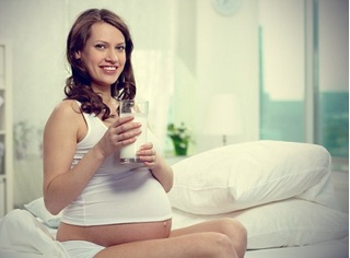 Chế độ dinh dưỡng cho bà bầu 3 tháng đầu và 3 tháng giữa thai kỳ