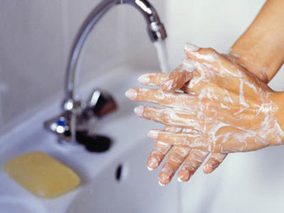 Nên rửa tay thường xuyên để tránh nhiễm khuẩn E.coli