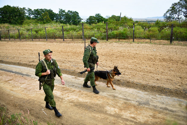 Quân đội Nga liên tục tuần tra khu vực biên giới chung với Triều Tiên. Ảnh: DailyStar