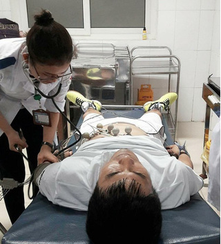 HLV Hữu Thắng bất ngờ nhập viện cấp cứu 