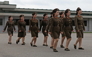 Hàng triệu phụ nữ Triều Tiên hừng hực khí thế, sẵn sàng nhập ngũ chống Mỹ