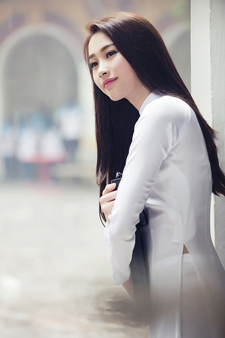 Hoa hậu Đặng Thu Thảo mặc áo dài trắng 3