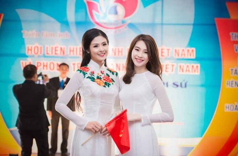 Hoa hậu Đặng Thu Thảo mặc áo dài trắng 6