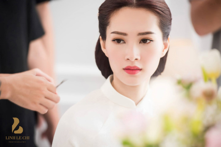 Hoa hậu Đặng Thu Thảo và chồng sắp cưới cười hạnh phúc trong lễ đính hôn 5