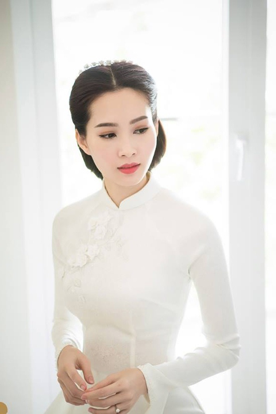 Hoa hậu Đặng Thu Thảo và chồng sắp cưới cười hạnh phúc trong lễ đính hôn 6