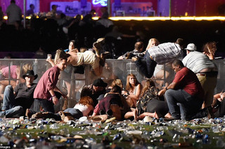 Nhân chứng vụ xả súng ở Las Vegas: Cảm giác như hàng nghìn phát đạn găm vào tim