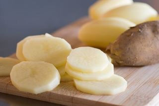 Cách làm mứt khoai tây không cần vôi giòn ngon, thơm ngọt