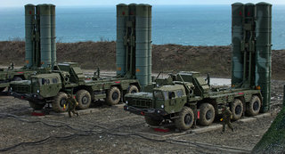 Siêu phẩm tên lửa S-400 Triumph của Nga vào 