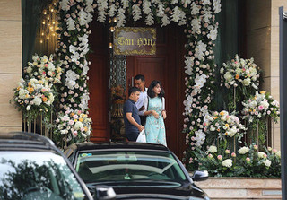 Choáng với khung cảnh xa hoa, sang trọng trong lễ cưới hoa hậu Đặng Thu Thảo