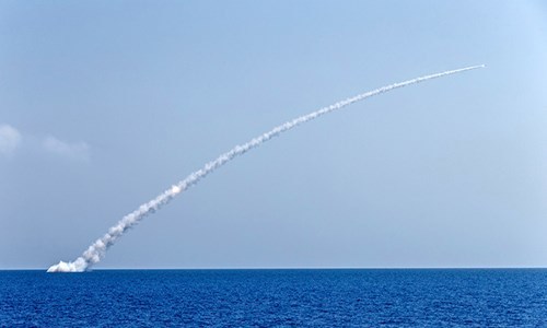  Tên lửa hành trình Kalibr được Nga phóng từ từ Địa Trung Hải. Ảnh: RT