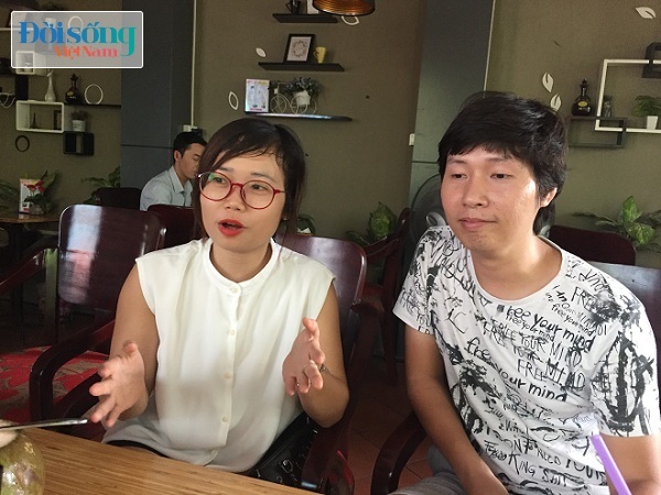 Chị Quỳnh Anh và chồng chia sẻ lại câu chuyện về cụ ông mua đồ lót cho vợ ở cửa hàng