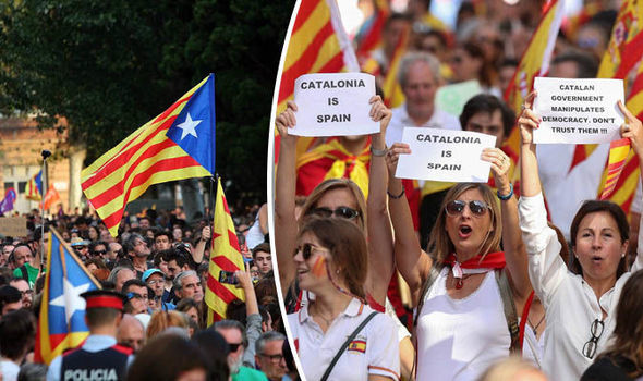 Người dân giương cao khẩu hiệu ​Catalonia xứ Catalan là của Tây Ban Nha. Ảnh: Daily Express