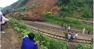 Hủy bỏ nhiều chuyến tàu sau sự cố sạt lở đất ở Yên Bái