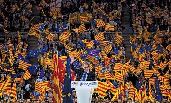 Chính quyền Catalonia xứ Catalan bị áp lực hủy bỏ kết quả trưng cầu dân ý. Ảnh: AP