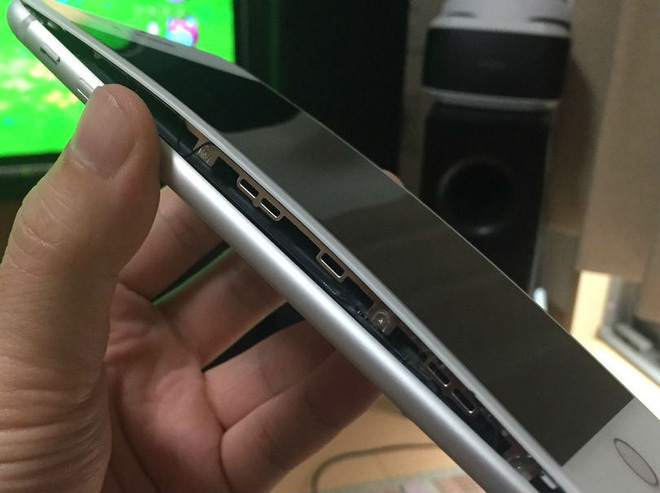 Theo iFixit, ​viên pin được trang bị bên trong điện thoại iPhone 8 Plus là do Samsung SDI. Ảnh: Twitter