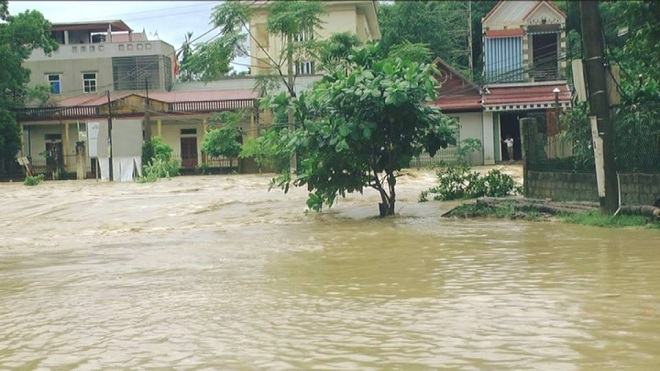 Tình hình mưa lũ ở Thanh Hóa, người dân chật vật chống chọi