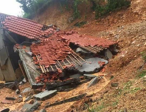 Sập nhà ở Thường Xuân (Thanh Hóa) làm 3 người tử vong
