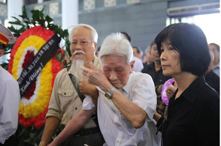 Vĩnh biệt thầy Văn Như Cương: Hàng nghìn người khóc thương tiễn thầy về nơi an nghỉ