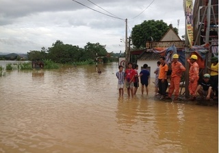 Thanh Hóa: 18 người chết và mất tích, hàng trăm ngôi nhà bị cô lập do mưa lũ