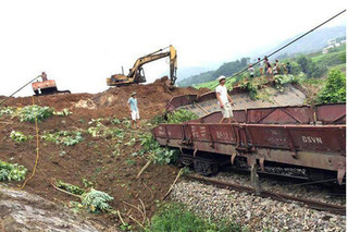 Chính thức thông tuyến đường sắt Hà Nội – Lào Cai sau vụ lở đất