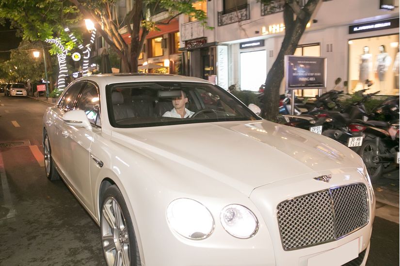 Việt Anh tậu siêu xe Bentley hàng chục tỉ đồng