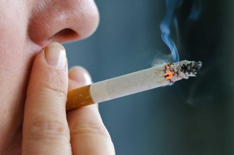 tác hại cực nguy hiểm của hút thuốc lá gây bệnh về mắt