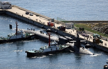 Tàu USS Michigan tới Hàn Quốc mang theo 154 quả tên lửa Tomahawk. Ảnh: AFP