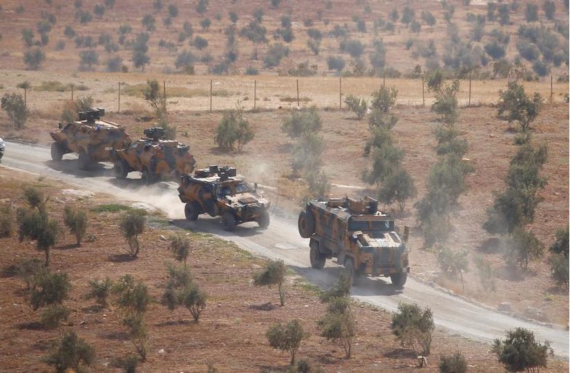 Binh sĩ Thổ Nhĩ Kỳ rút quân cùng phương tiện quân sự tiến vào tỉnh Idlib, Syria. Ảnh: Reuters