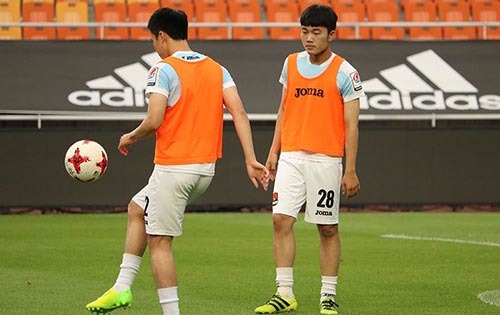 Lương Xuân Trường tiếp tục ngồi dự bị tại Gangwon FC