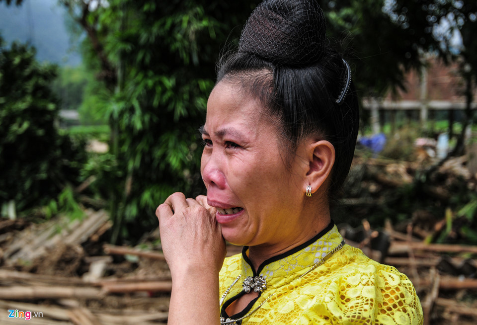 Cảnh tang thương đau đến thắt lòng sau mưa lũ ở Yên Bái, khóc cạn nước mắt vì mất tài sản