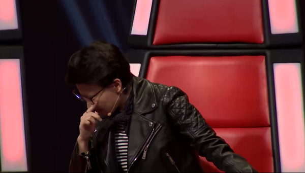 Tiên Cookie ôm mặt khóc nức nở tại The Voice Kids