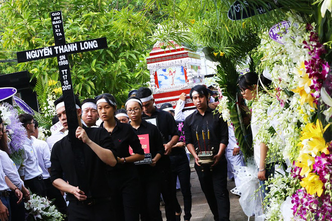 nam sinh tử nạn vì bê tông