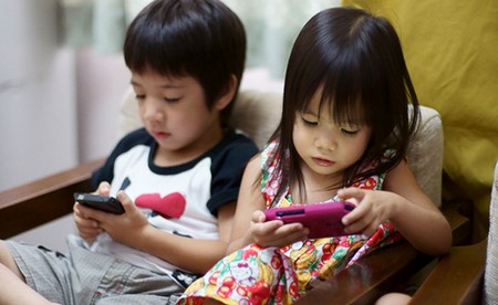 Tác hại không ngờ của việc lạm dụng smartphone đến trẻ nhỏ cần nhớ
