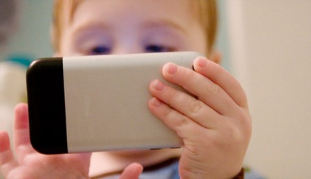 Tác hại không ngờ của việc lạm dụng smartphone đến trẻ nhỏ cha mẹ cần biết