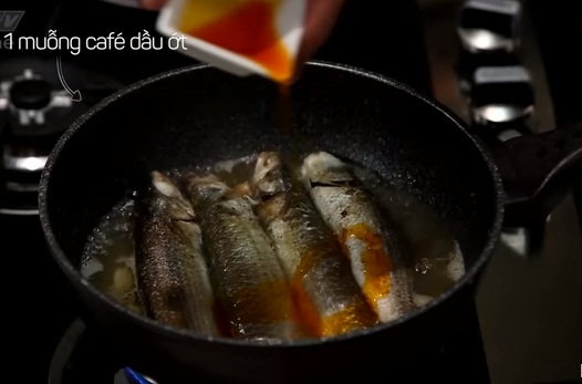 Mỹ nhân vào bếp, món cá đối kho cà rốt vô cùng tốn cơm2