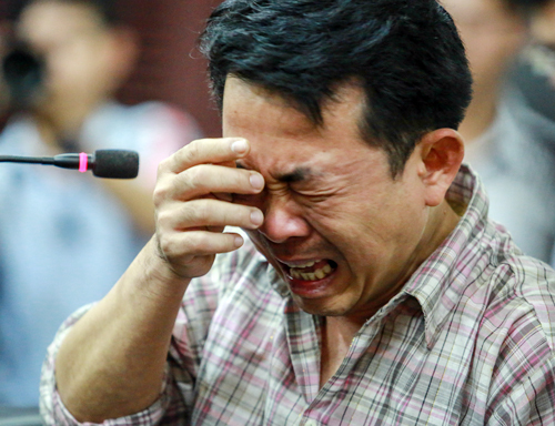 Nguyên giám đốc VN Pharma Nguyễn Minh Hùng khóc tại tòa