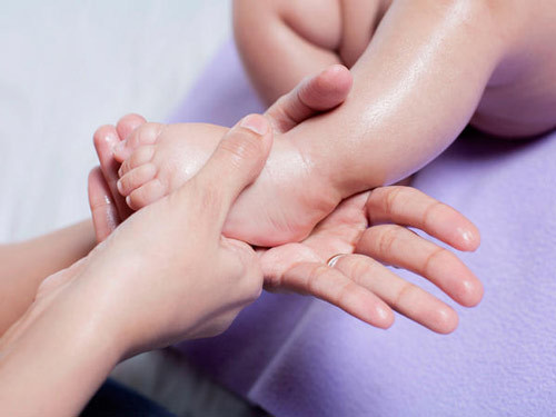 Cách massage giúp bé ăn ngon, ngủ ngoan và tăng cân đều đặn2