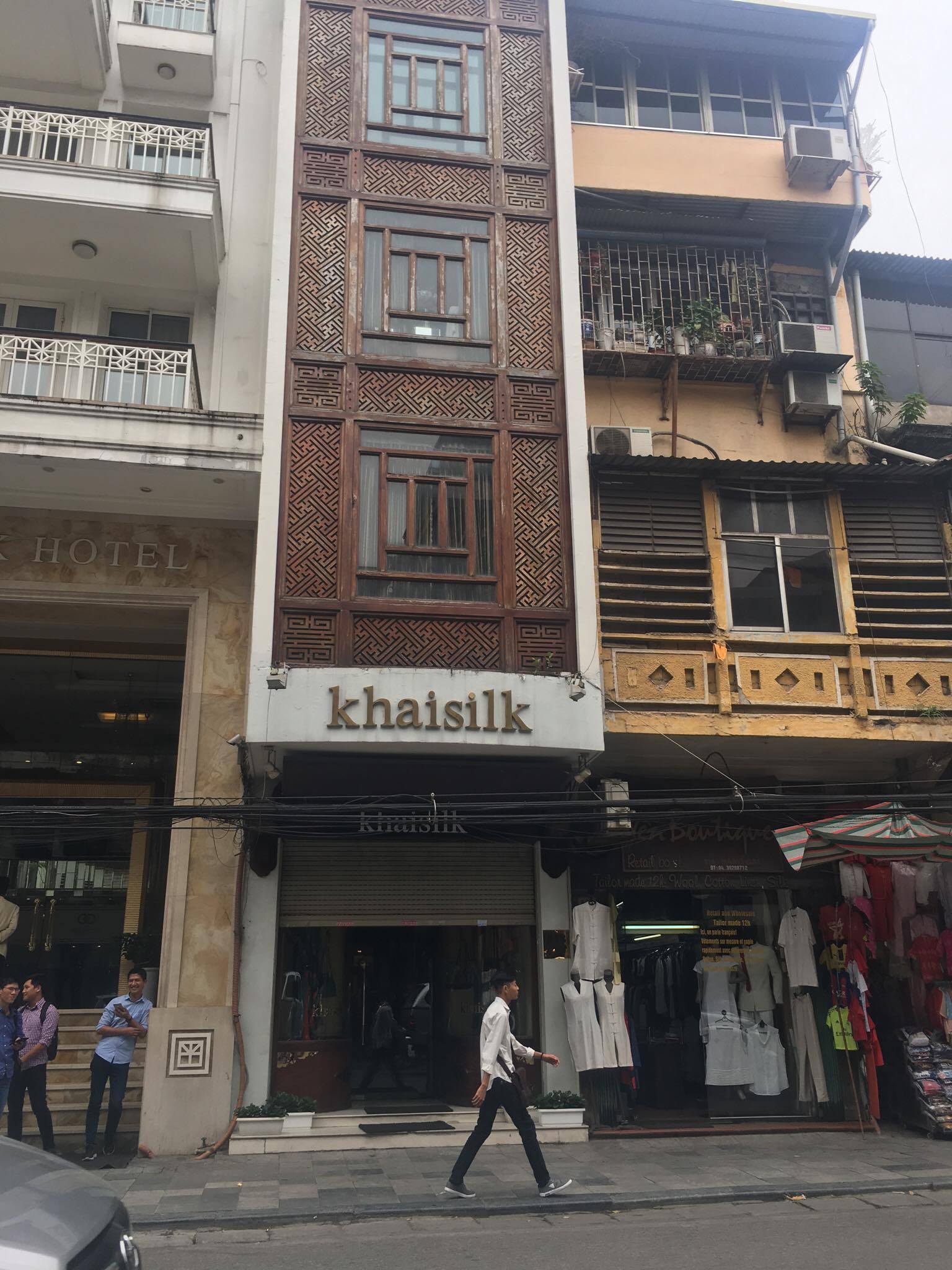 Cửa hàng khăn lụa Khaisilk bị cơ quan chức năng kiểm tra