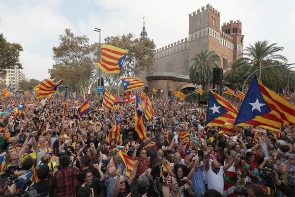 Catalonia đã tuyên bố độc lập, tách khỏi Tây Ban Nha