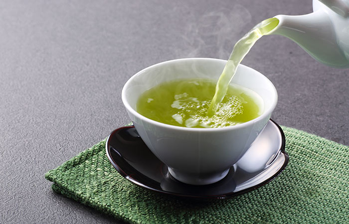 cách dưỡng da không cần mỹ phẩm dùng trà xanh