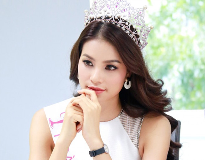 “Cha đẻ” Hoa hậu Đại dương NTK Võ Việt Chung là ai mà từng chê Hoa hậu Phạm Hương vô ơn?