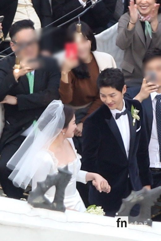 HOT: Lộ diện cô dâu chú rể trong đám cưới thế kỷ Song Joong Ki - Song Hye Kyo 2