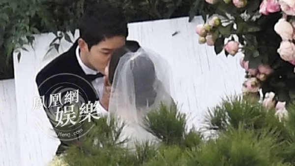 Song Hye Kyo tung hoa cưới trước mặt chú rể Song Joong Ki​ 7