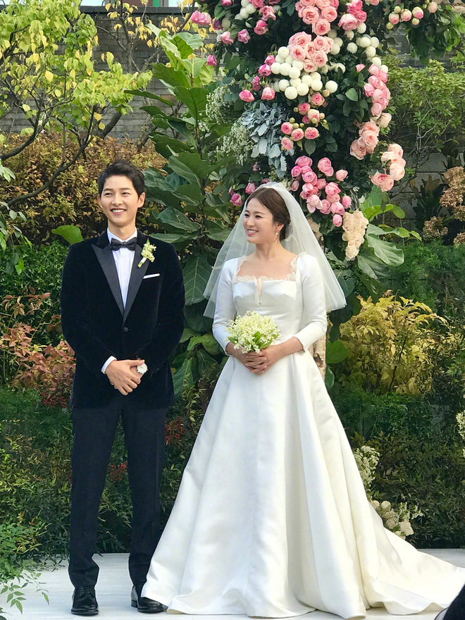 Choáng với trị giá của bó hoa cầm tay của Song Hye Kyo trong ngày cưới