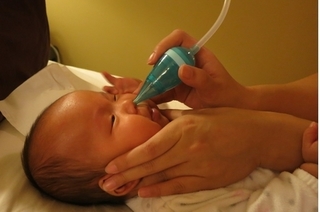 Từ vụ bé 5 tháng tuổi tử vong nghi do hút mũi, bác sỹ cảnh báo: 